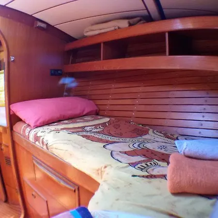 Botel Seagull *