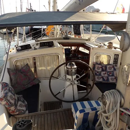 Botel Seagull *